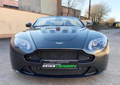 Schutzfolie an einem Aston Martin